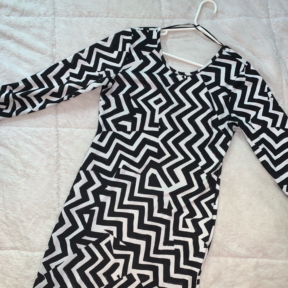 H&M Black & White Pattern Women’s Midi Dress